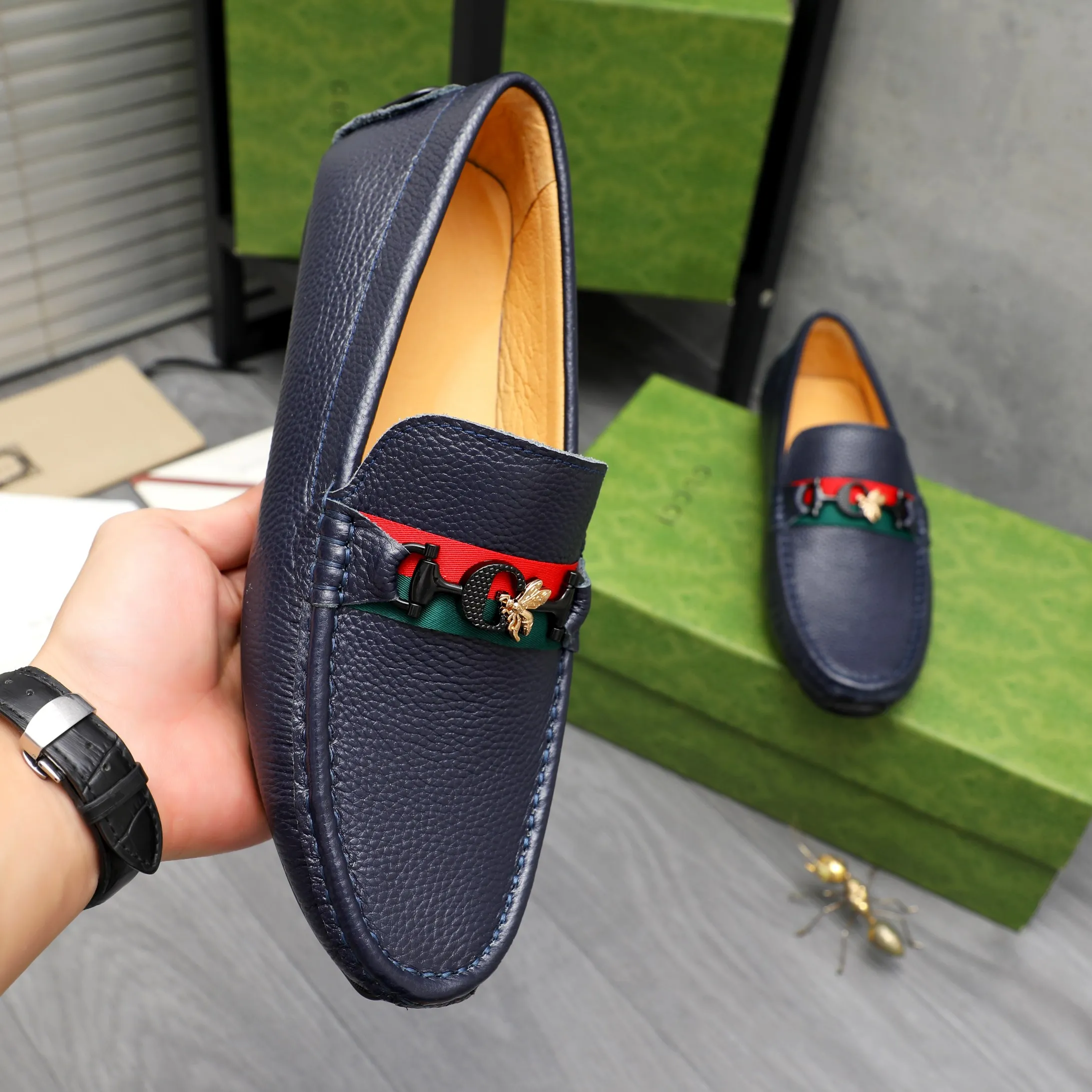 Men's shoes 💰360 Product trademark: GUCCI "Gucci" casual slip-on men's shoes Regular size: 38-45 Product materials: Selected pebbled cowhide upper, pigskin lining, rubber outsole